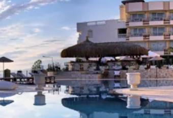 Otel konaklama allows 18 year olds to book a room