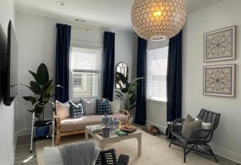 New! Stylish 1900s Renovated Duplex Apartment Building Near Forsyth & River St has Balcony rooms