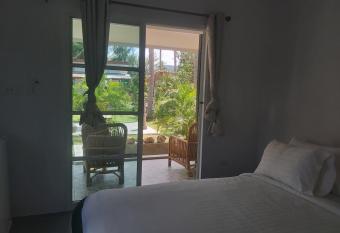 Nice Home Stay at Samroiyod has Balcony rooms