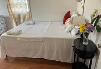 Affordable Room in Queens allows 18 year olds to book a room