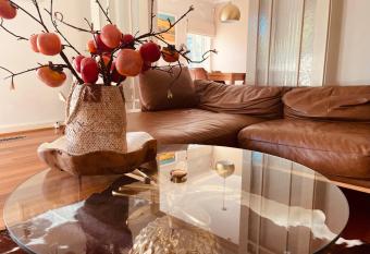 200sqm Luxurious Spacious 3Br Art Deco has rooms with a private hot tub