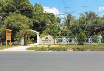 Tang Thanh Phat Resort allows 18 year olds to book a room