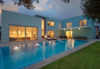 Villa Alice Caesarea allows 18 year olds to book a room