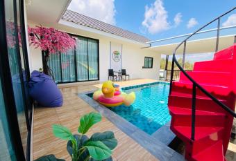 Patteera Pool Villa Sattahip has Balcony rooms