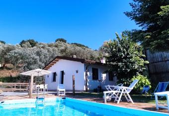 Villa esclusiva con piscina has Balcony rooms
