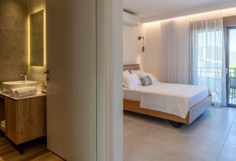 ONAR LUXURY APARTMENTS has Balcony rooms