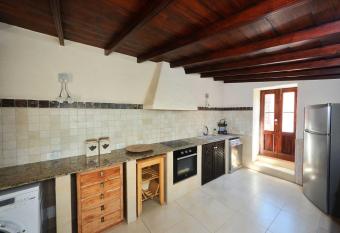 Casa Palmera Canaria, fr  her Finca Sambal allows 18 year olds to book a room