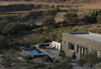 Villa Apaggio Santorini allows 18 year olds to book a room