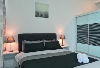 The Urban Getaway - 118 Tower View has Balcony rooms