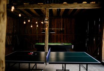 Przysta   Roztocze, nowoczesny dom z jacuzzi sauna has rooms with a private hot tub