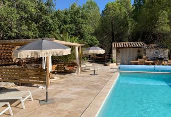 Le Petit Chene has Balcony rooms