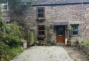 Rose Cottage allows 18 year olds to book a room