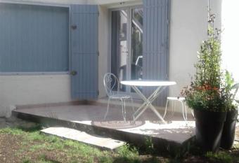 Villa,partie ind  pendante,pr  s du centre de Cannes has Balcony rooms