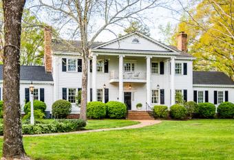 The Virginia Cliffe Inn has Balcony rooms
