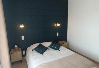 Centre, Soulages, Amphith    tre - clim balcon parking has Balcony rooms