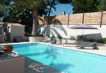 La Villa du Petit Port has Balcony rooms