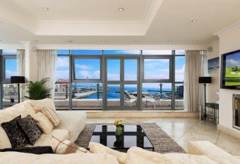 Luxury City Center Penthouse - Best Location has Balcony rooms