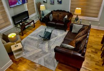 Nashville Downtown Retreat. has Balcony rooms