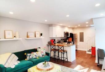 Charming 1BDR In Central Rittenhouse Square With Patio Hosted by StayRafa has Balcony rooms