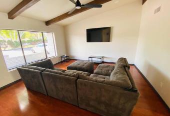 Spacious 6BR w/Private Pool, Hot Tub, BBQ in Mesa! allows 18 year olds to book a room