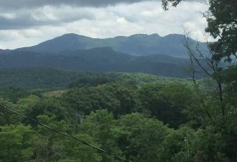 KastleRock of the Highlands has rooms with a private hot tub
