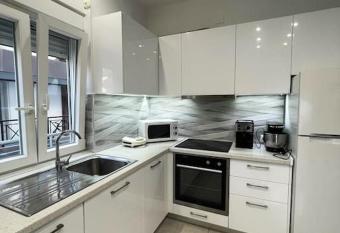 Epicenter Apartment - Heraklion has Balcony rooms