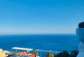 Estancia Relax allows 18 year olds to book a room