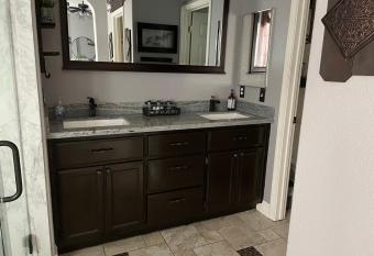 Beautiful Room Near SMF has Balcony rooms