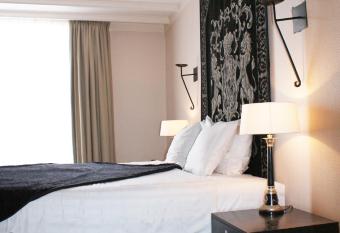 Fletcher Hotel Restaurant De Burghoeve has rooms with a private hot tub