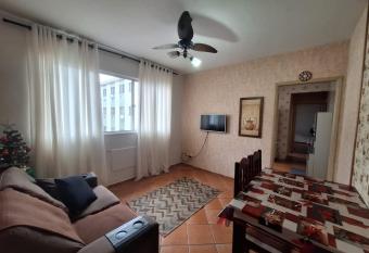 Apartamento em S  o Vicente allows 18 year olds to book a room