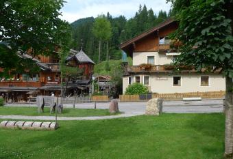 Appartement Tiefenbrunn has Balcony rooms