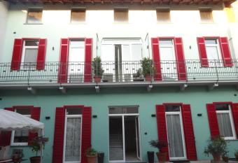 Notte di Note - home hospitality allows 18 year olds to book a room