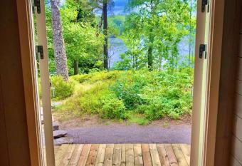 Stuga med WiFi och fantastisk sj  utsikt! has Balcony rooms