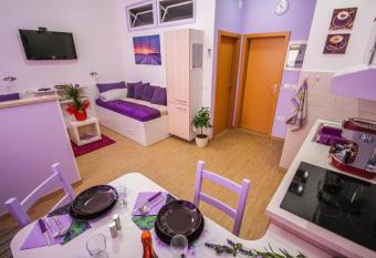 Apartments Lavanda & Cappuccino has Balcony rooms