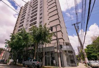 Apt 1 Dorm 31m2 Wifi Moema Prox Metro Restaurante has rooms with a private hot tub