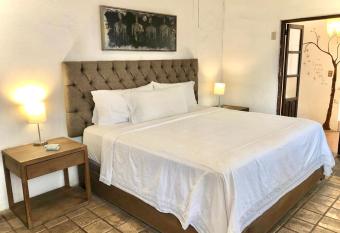 Habitacion #1 a dos cuadras del Malecon has Balcony rooms