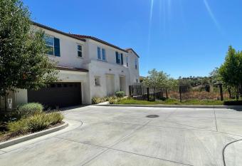 Spacious and modern home near Temecula wineries has Balcony rooms