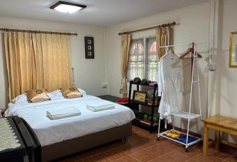 Narai - Homestay in Thapthan (B) allows 18 year olds to book a room