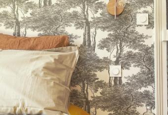 Maison Mandarine allows 18 year olds to book a room