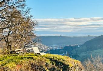 Albpoesie allows 18 year olds to book a room