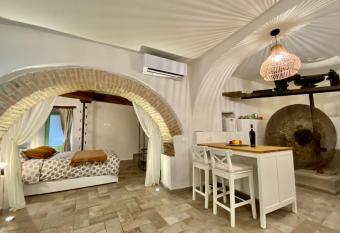 C   du Gumbu - la Macina allows 18 year olds to book a room
