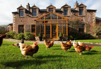 Blackwell House has rooms with a private hot tub