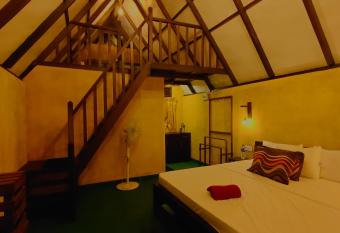 Rainforest cabin has Balcony rooms