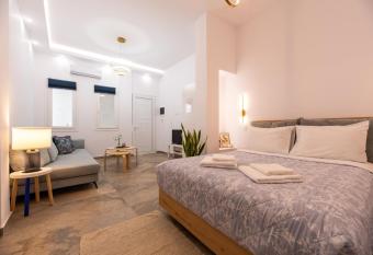 Valhalla - Brand New Airport Apt. has Balcony rooms