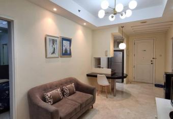 Apt Bellagio 2 BR Gold With Wi-Fi, Pool & Netflix has rooms with a private hot tub