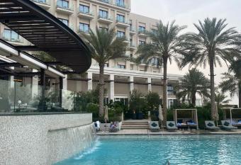 Alfujairah beautiful beach view apartment has Balcony rooms