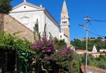 Holiday Home Amazing View has Balcony rooms