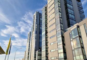 Alfred s Premium Vatnsst  gur allows 18 year olds to book a room