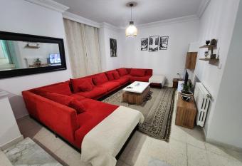 La maison enchat  e has Balcony rooms