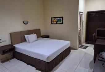 Makati Pasuruan Hotel has Balcony rooms